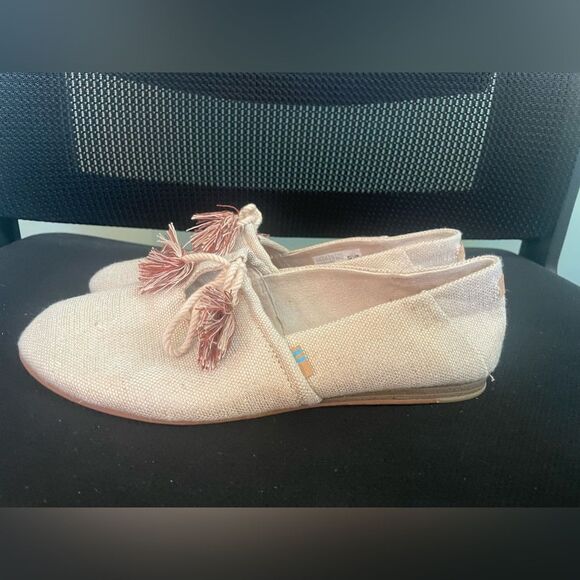 TOMS Kelli Beige Tassel Slip-On Flat Rose Gold 7.5 - Picture 1 of 8